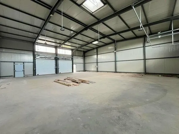 Entrepôt 350 m²