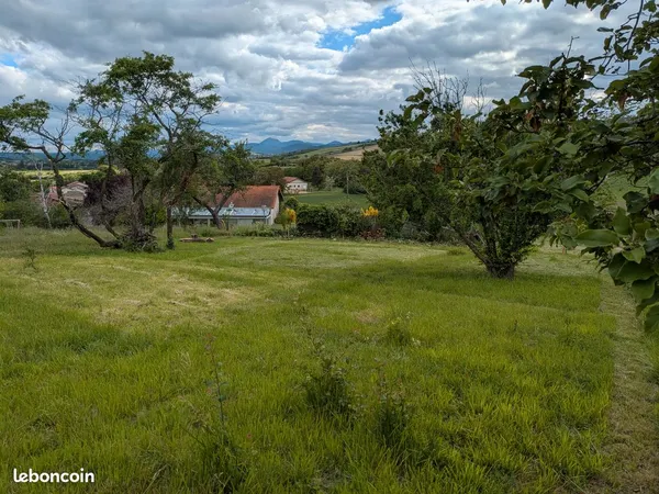 Terrain 900 m2 à Gimeaux