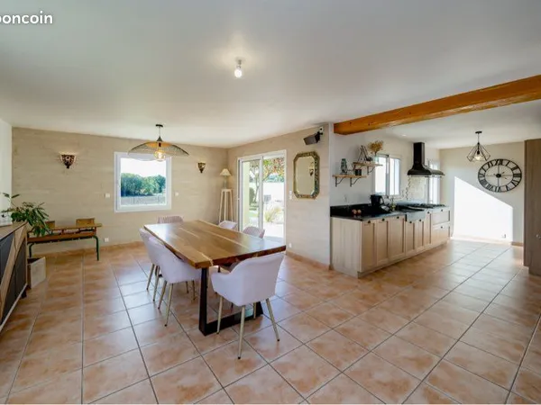 Superbe maison familiale sur une parcelle de 971 m² à Saint Donan