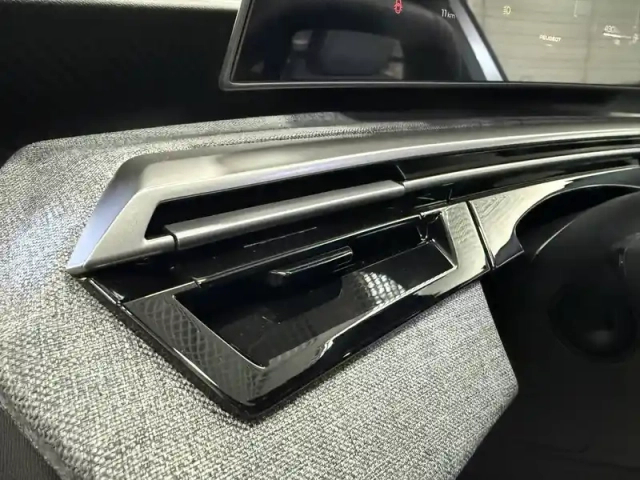Peugeot 3008 hybrid 145 e-dcs6 — photo 32