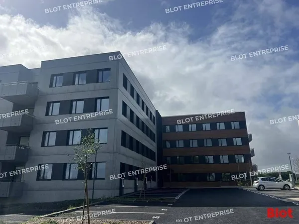 Bureaux 999 m²