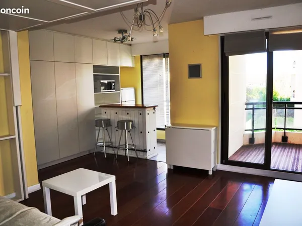 Studio meublé avec terrasse et parking possible