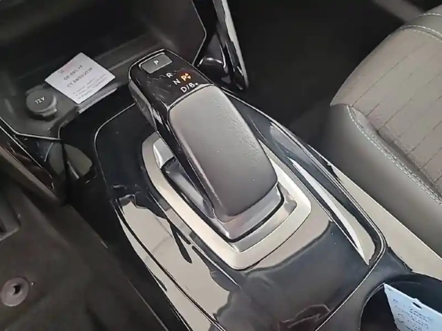 Peugeot 2008 electrique 136 ch — photo 36