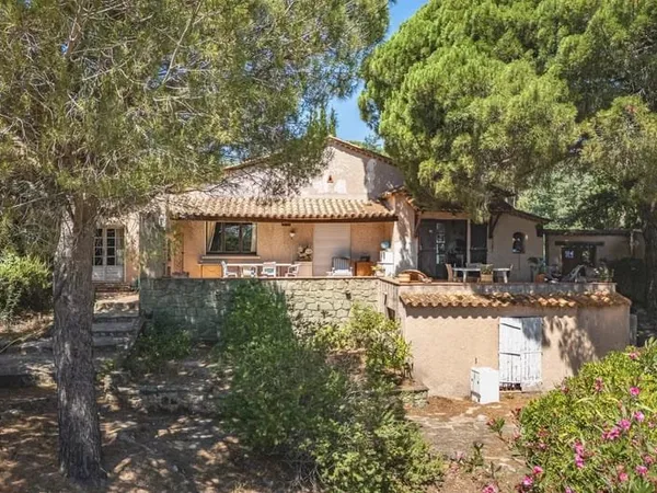 5 chambres - Villa - Var - À vendre - MZiSM126