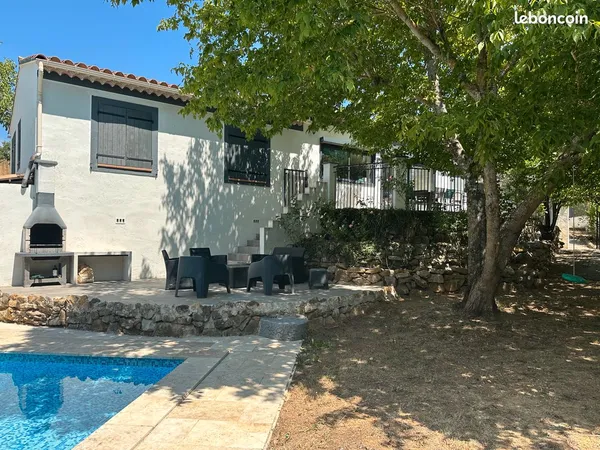 Villa de plain-pied 141,5 m² - 5 chambres - Piscine - Forcalqueiret