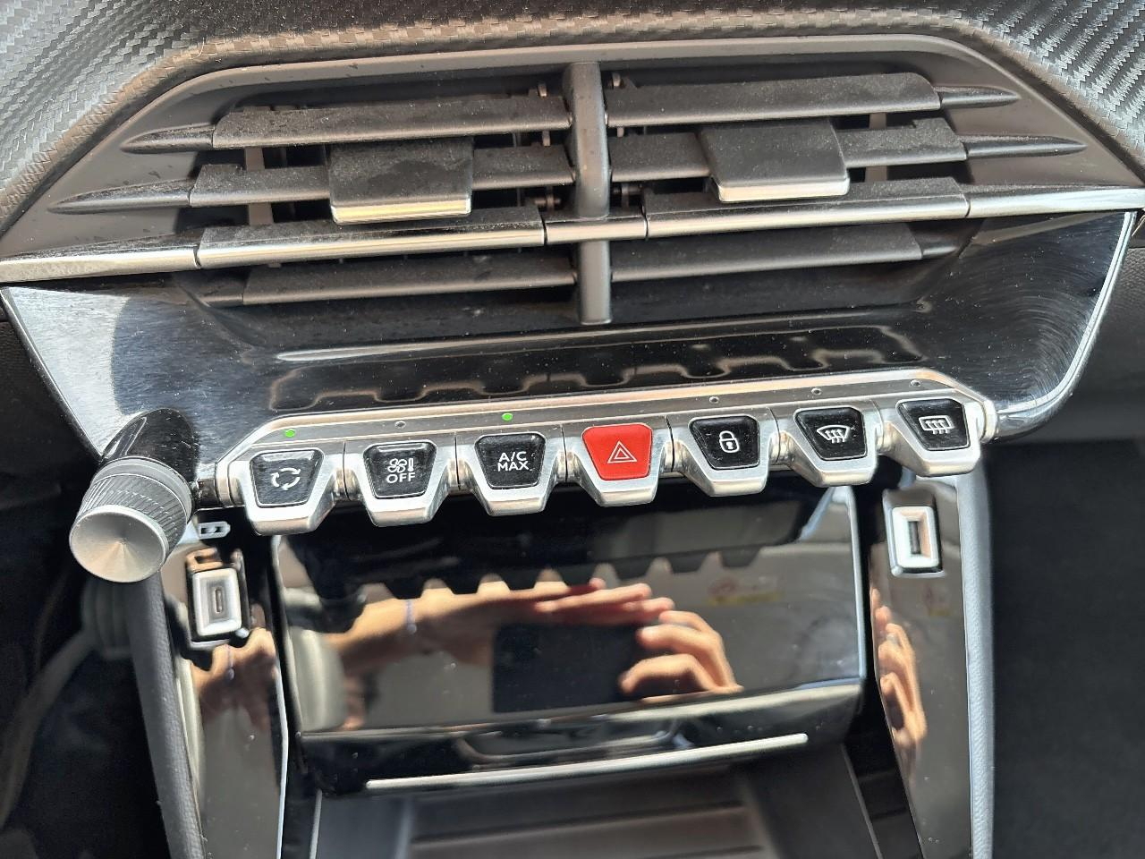 Peugeot 208 1.2 puretech 100ch s&s allure — photo 19