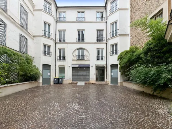 Bureau 860 m²