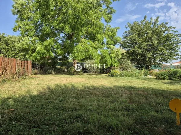 Terrain 594 m²