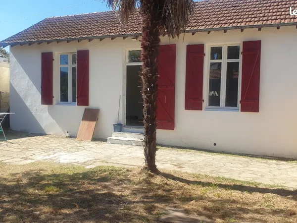 Maison individuelle 70 m2 avec jardin 300m2 GELOS centre proche PAU