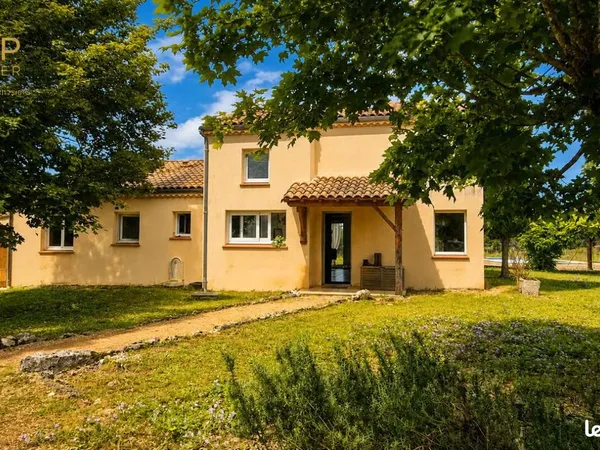 Propriété 4 pièces 136 m²