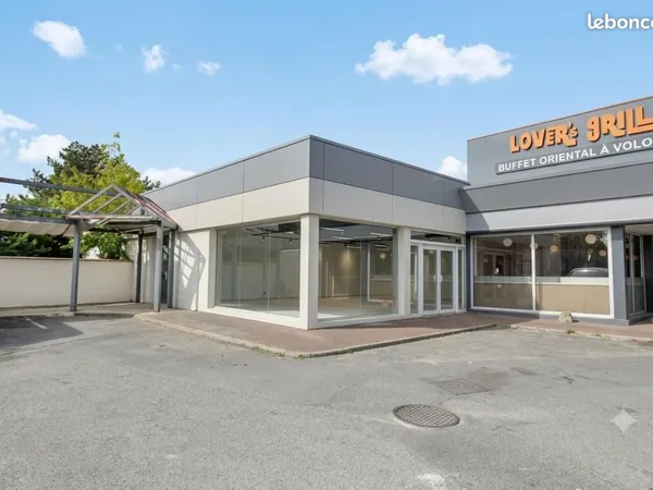 Local commercial 574 m²
