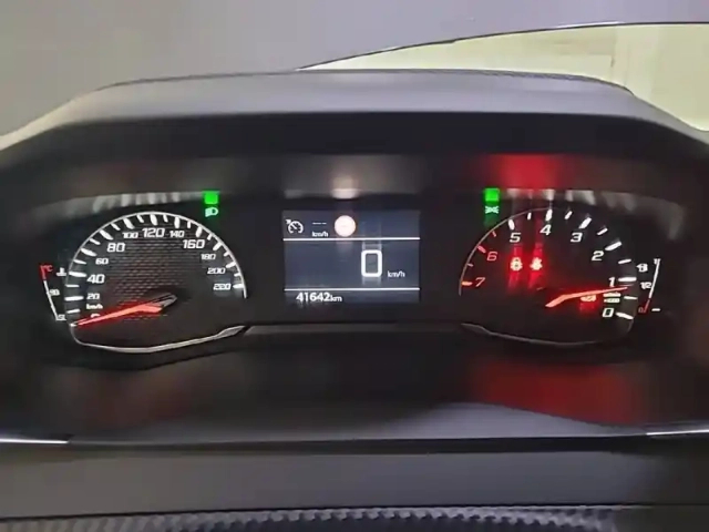 Peugeot 208 puretech 100 s&amp;s bvm6 — photo 10