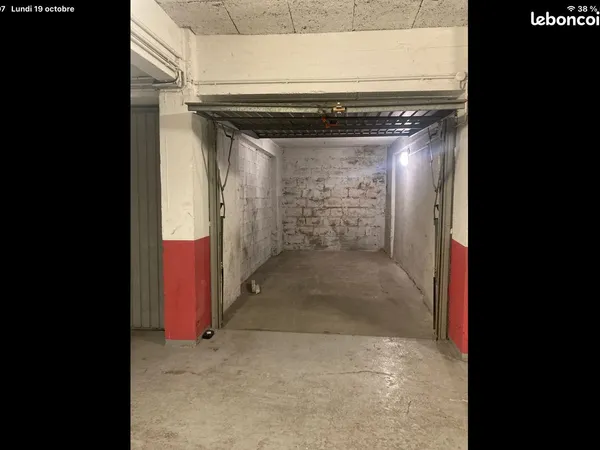 Location d'un box à l'angle de la rue Foch et de la rue Jean Jaurès à Bois-Colombes