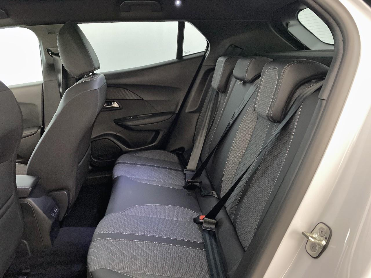 Peugeot 2008 hybrid 145 ch e-dcs6 allure — photo 10