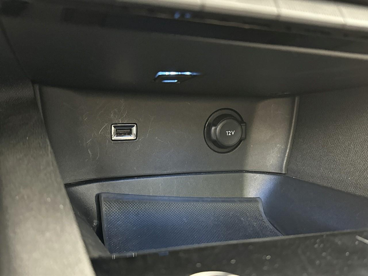 Peugeot 3008 puretech 130ch s&s eat8 gt pack — photo 28