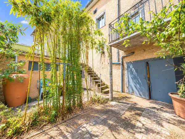 Maison de bourg avec jardin et garage