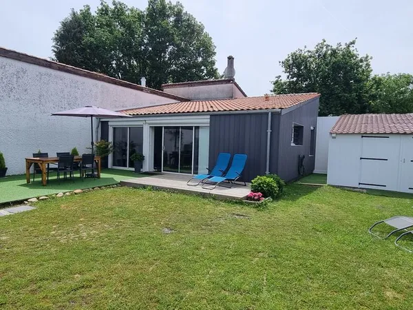 Maison 55m2 au calme sur terrain de 350m2 avec parkings