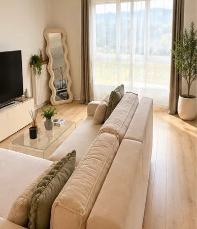 T2 de 54 m² au dernier étage - Potentiel T3, loggia, parking et cave - La Trinité