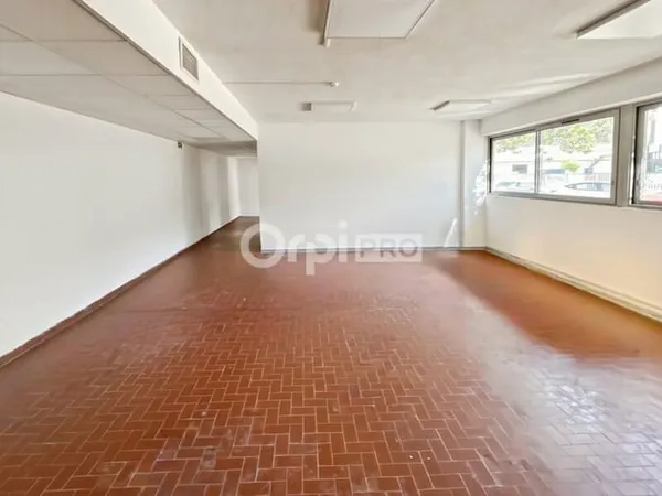 Bureaux 75 m²