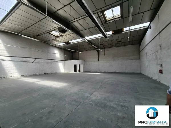 Local commercial 424 m² SAINT EGREVE