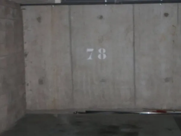 Parking 13 m²