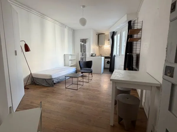 Loue grand studio lumineux meublé 6ème étage SANS ascenseur - 26m², Paris 7ème
