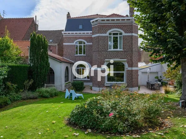 Maison 8 pièces 334 m²