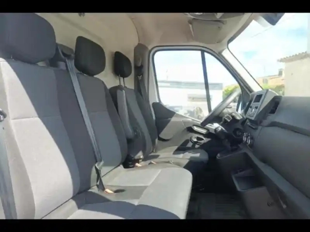 Renault Master fg f3300 l2h2 2.3 blue dci 135ch grand confort euro6 — photo 10