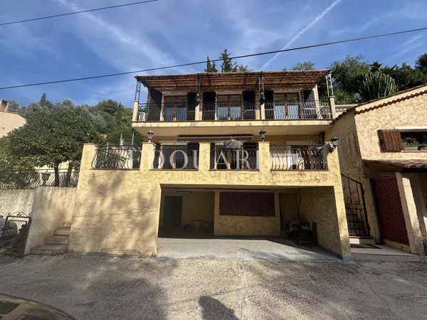 En exclusivité maison provençale à vendre avec appartement indépendante, piscine et grand jardin