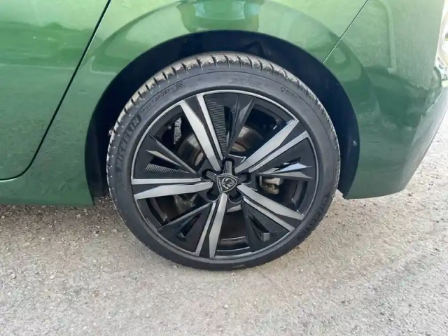 Peugeot 308 phev 225 e-eat8 — photo 32