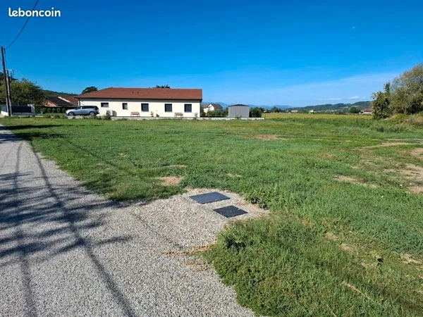 Terrain 1043 m² constructible viabilisé ROYAS