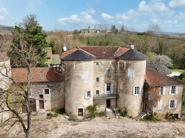 Château médiéval du XIIIe siècle à fort potentiel évènementiel e