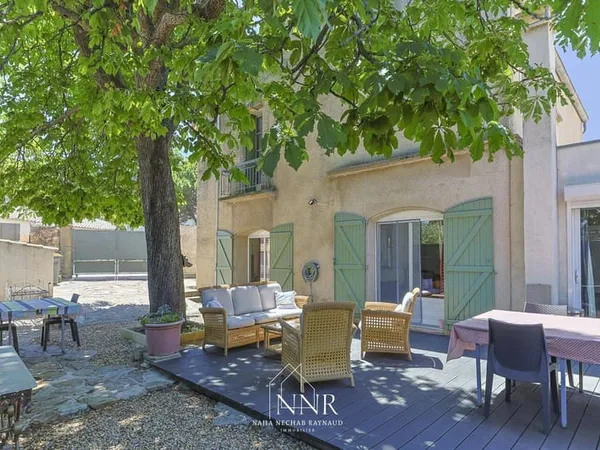 Mas provençal 7 pièces 143 m²