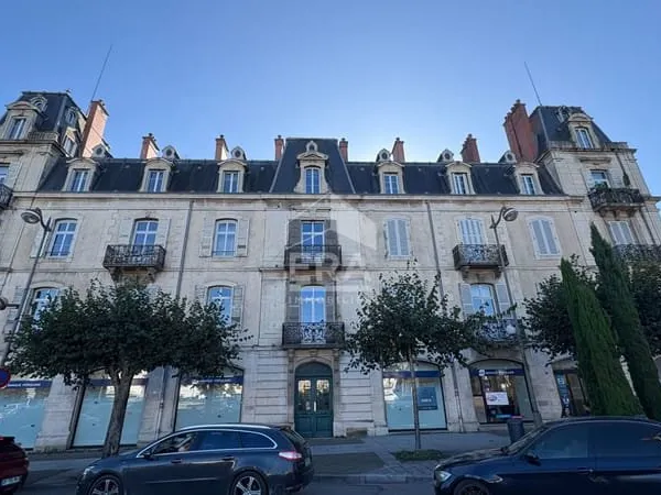 Appartement Dole place GREVY, 7 pièce(s) 183m2 avec ascenseur, greniers, cave , parking