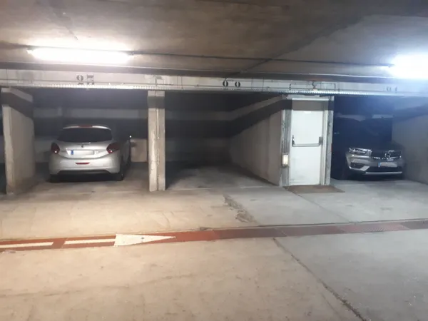 Loue parking - 14m²