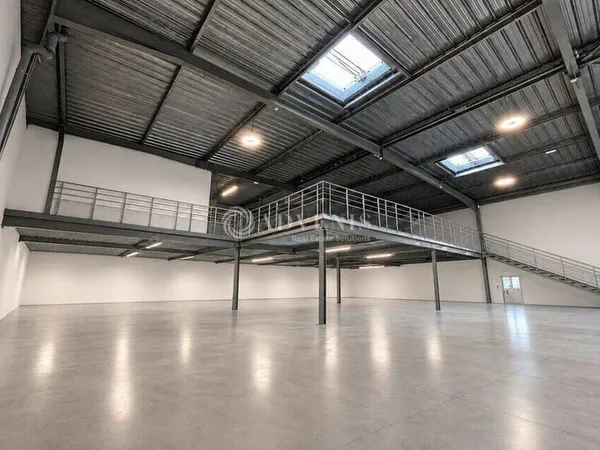 Local d'activité 795 m²