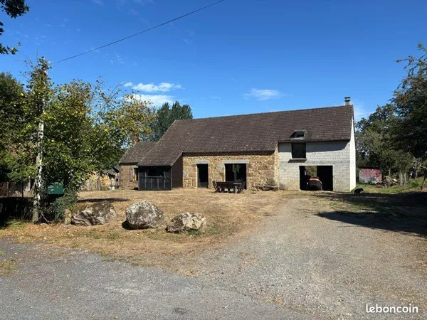 Maison ancienne fermette en pleine campagne
