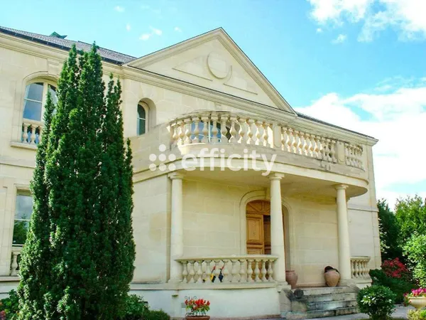 Maison 10 pièces 570 m²