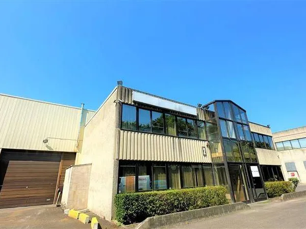Local d'activité 1631 m²
