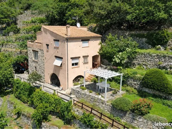 Breil-sur-Roya - Propriété de caractère avec vue panoramique, vaste terrain et prestations rares
