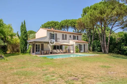 Villa 5 pièces 225 m²
