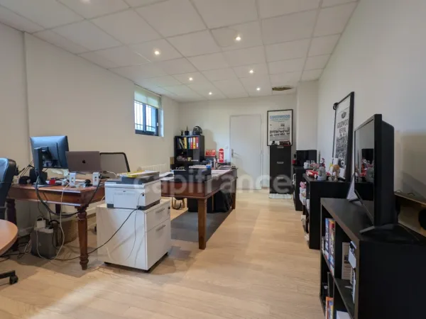 Commerce 1460 m²