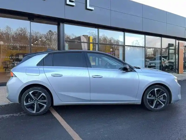 Opel Astra hybrid 180 ch bva8 — photo 17