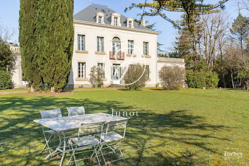 Propriété 9 pièces 376 m²
