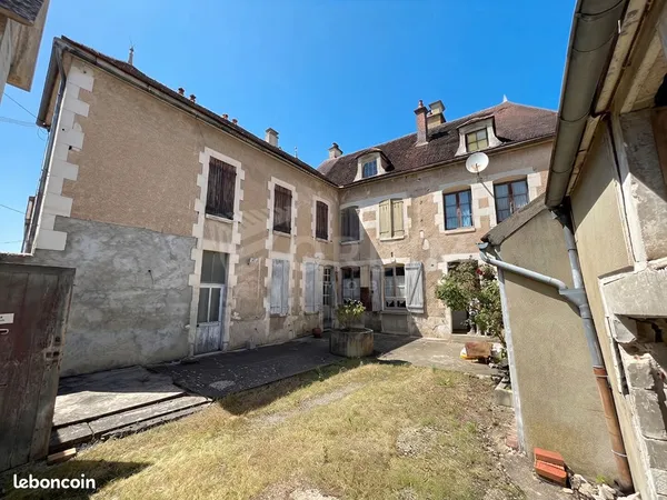 Maison 12 pièces 320 m²