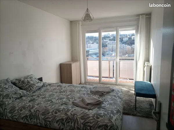 Colocation étudiante Saint-Étienne - 3 chambres meublées - 320 à 360 CC - Balcons