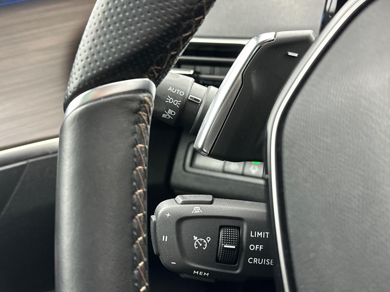Peugeot 3008 puretech 130ch s&s eat8 gt pack — photo 17