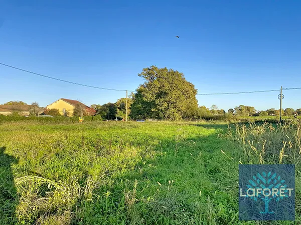 Terrain 900 m²