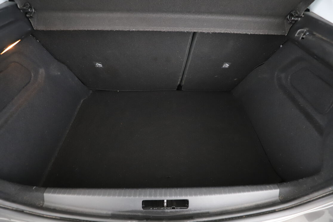 Opel Corsa 1.2 Turbo Elegance — photo 16