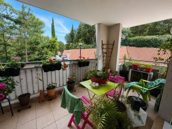 Type de 50m2 avec grande terrasse, garage et cave - Résidenc